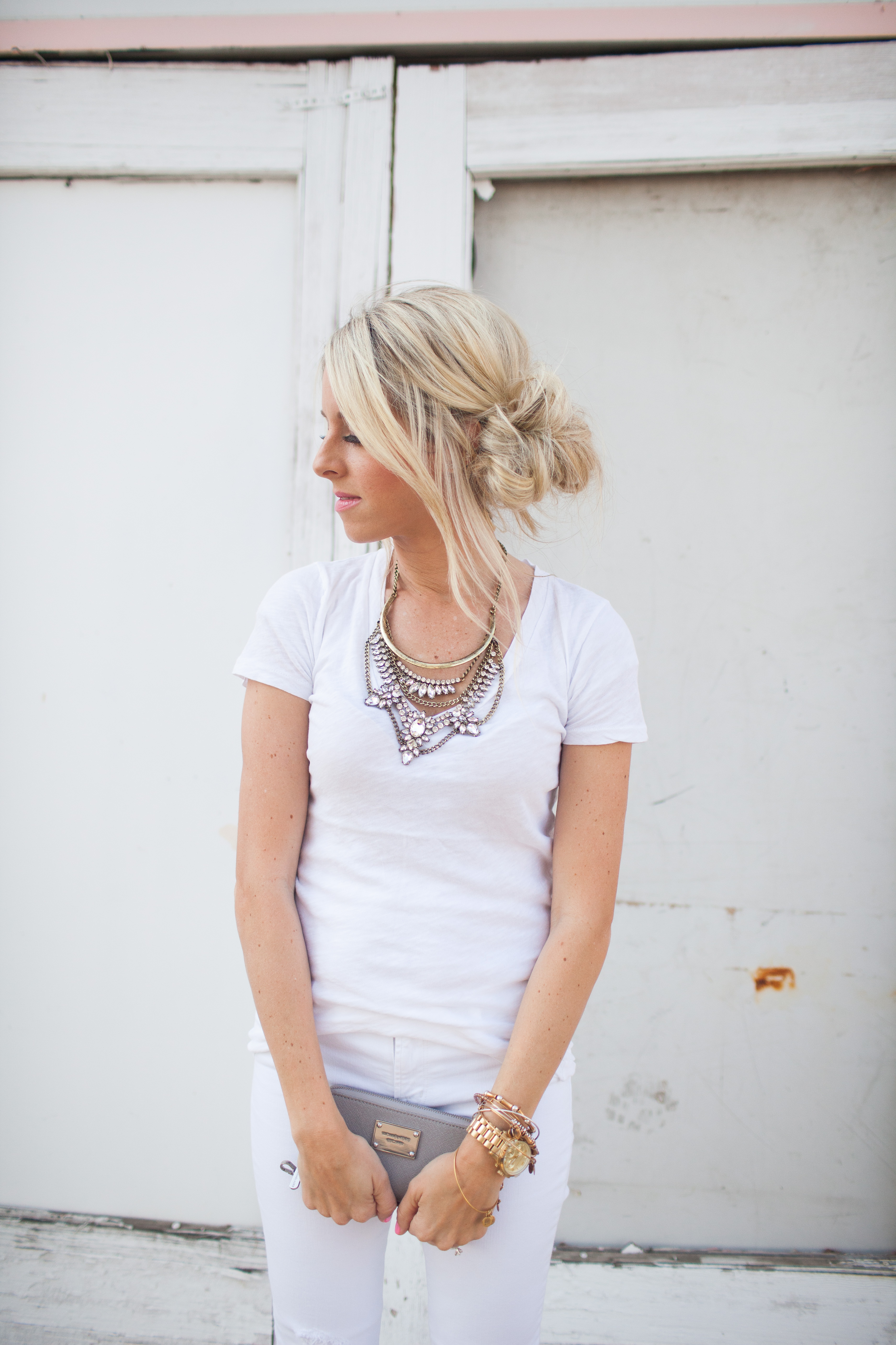 Kailee_Wright_white tshirt_statement necklace-5