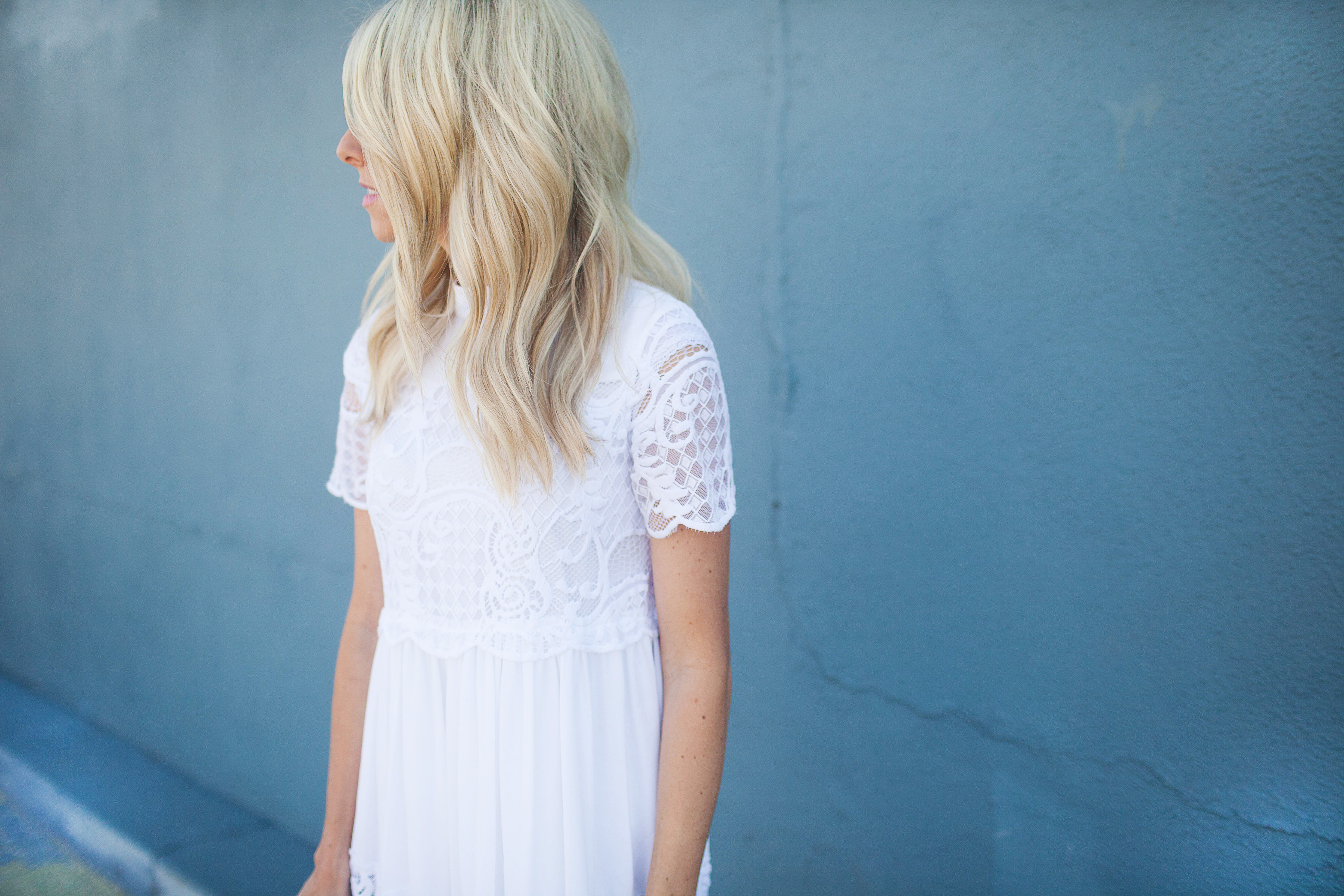kendal-and-kylie-white-lace-dress