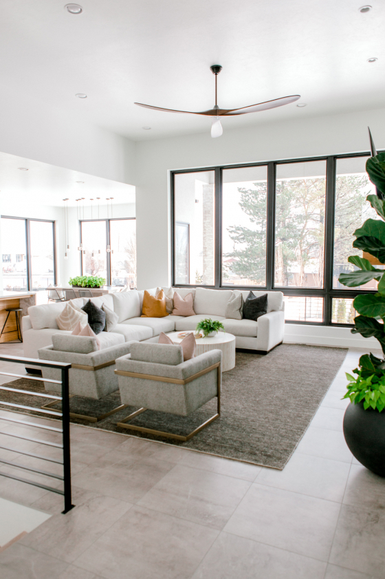 3 Quick Tips to Styling Your Couch Pillows Like A Pro